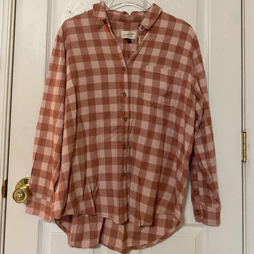 Universal Thread Women's Plaid Long Sleeve Button-Down Shirt in Pink - Picture 2 of 7